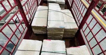 眉山 黄金麻花岗岩荔枝面，光面毛板装车完成