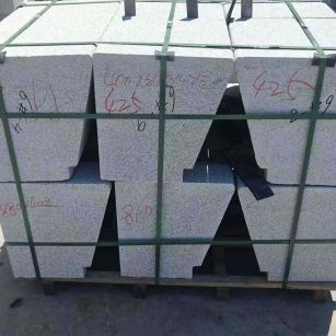 眉山 芝麻白异形坐凳，石凳