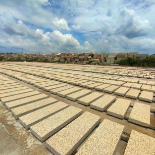 眉山 黄金麻花岗岩荔枝面地铺石防护中