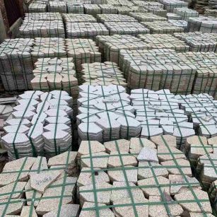 眉山 黄金麻白麻花岗岩荔枝面地铺石(冰裂纹)