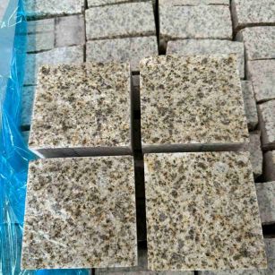 眉山 黄金麻花岗岩自然面小方块，弹石，马蹄石等