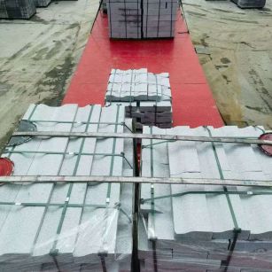 眉山 芝麻白仿形加直形路沿石出货日常