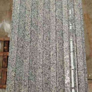 眉山 芝麻白花岗岩荔枝面雕刻盲道，盲条