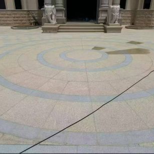 眉山 黄金麻芝麻灰花岗岩石材地铺拼接效果