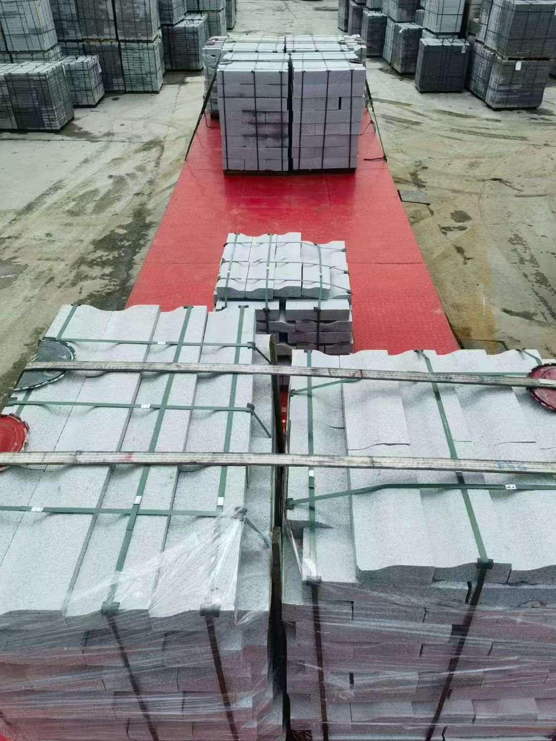 眉山 芝麻白仿形加直形路沿石出货日常