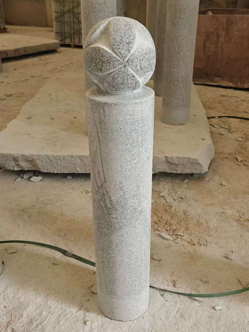 眉山 芝麻白花岗岩石材挡车石柱、停车柱、圆柱挡车柱、方柱挡车柱等