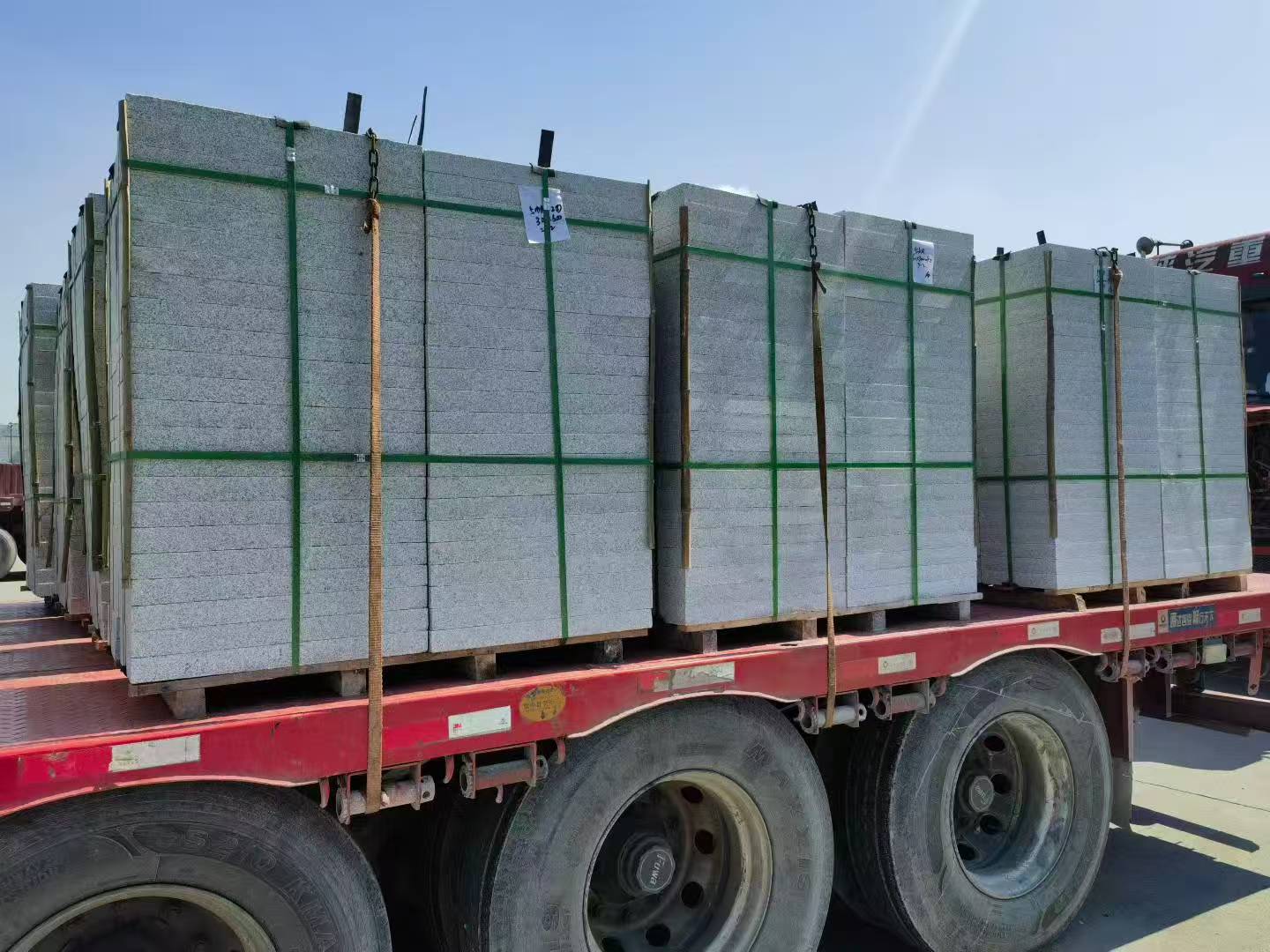 眉山芝麻白花岗岩出货日常地铺石