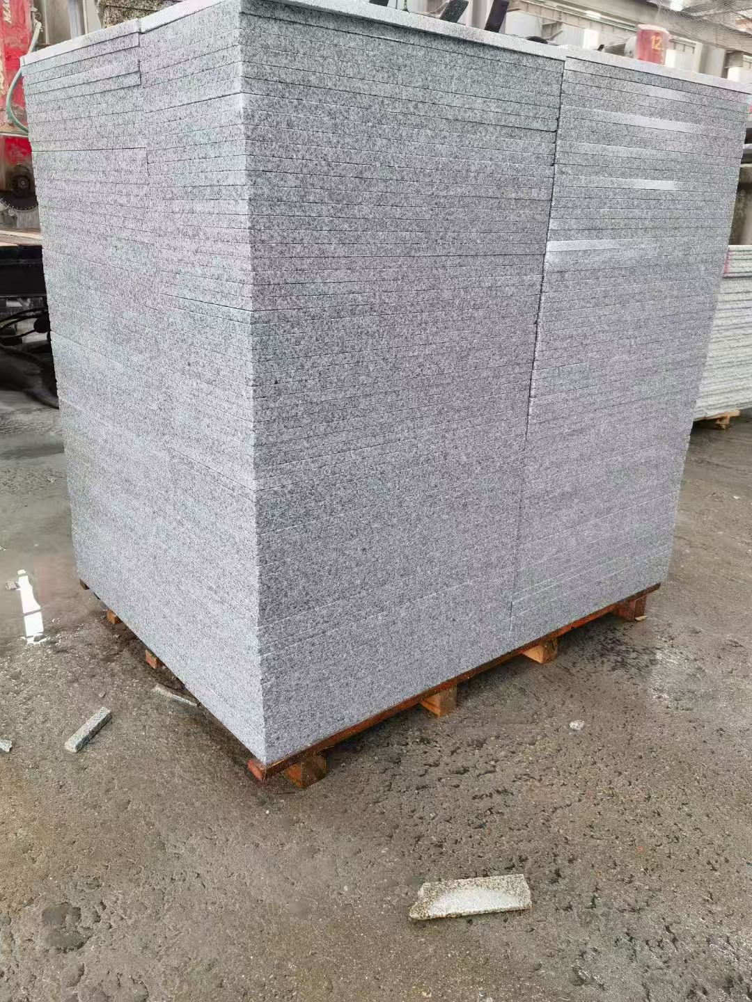 眉山 芝麻白火烧面1.8厚300*600地铺石，尺寸标准，厚薄均匀