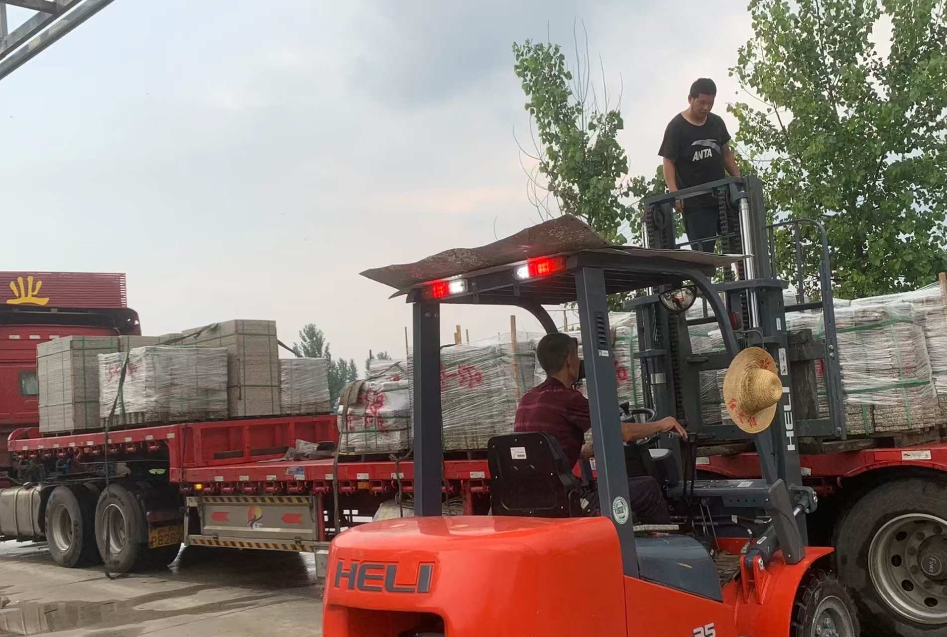 眉山 黄金麻冰裂纹，地铺石装车