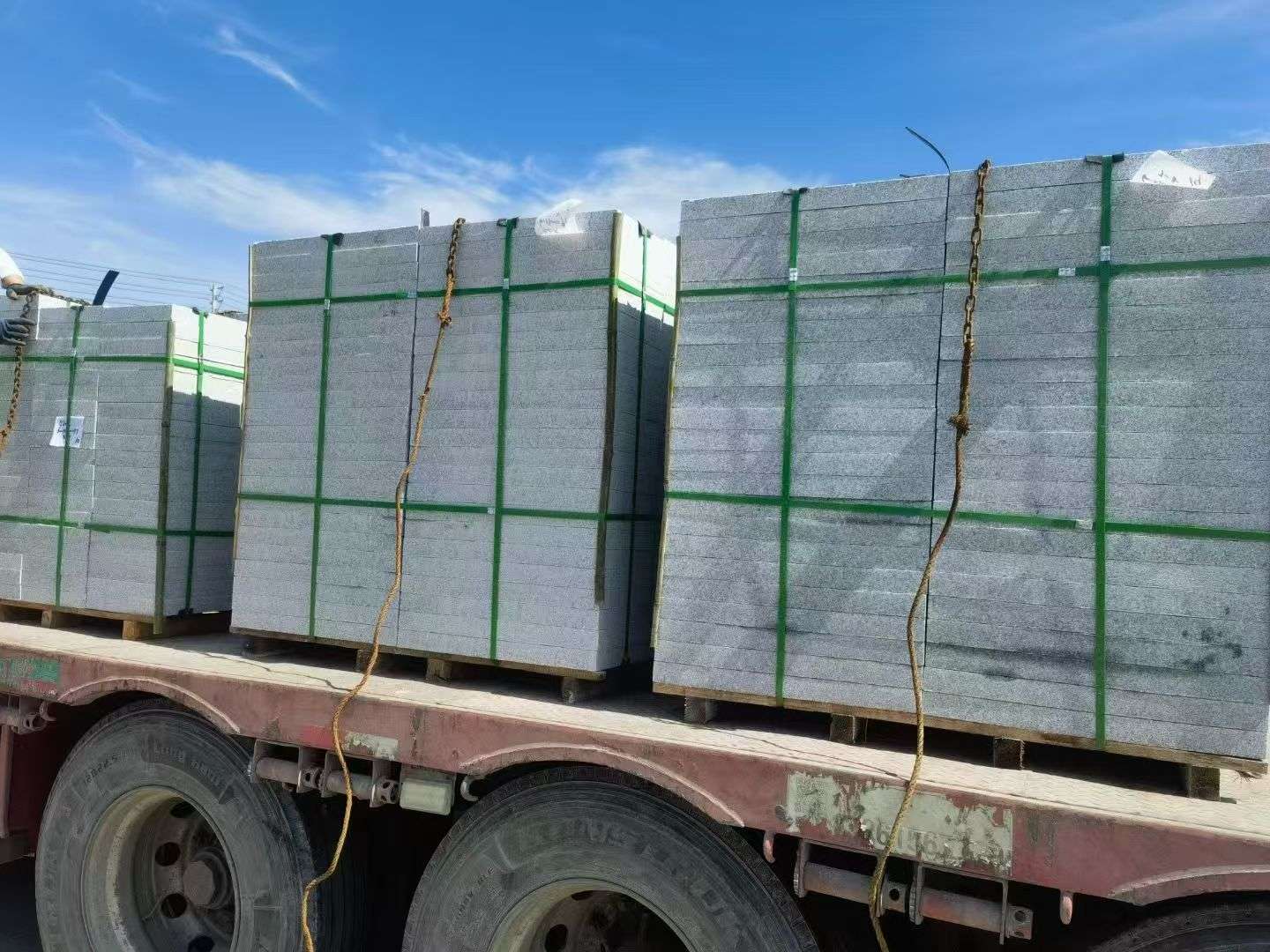 眉山 芝麻白花岗岩地铺石装车日常