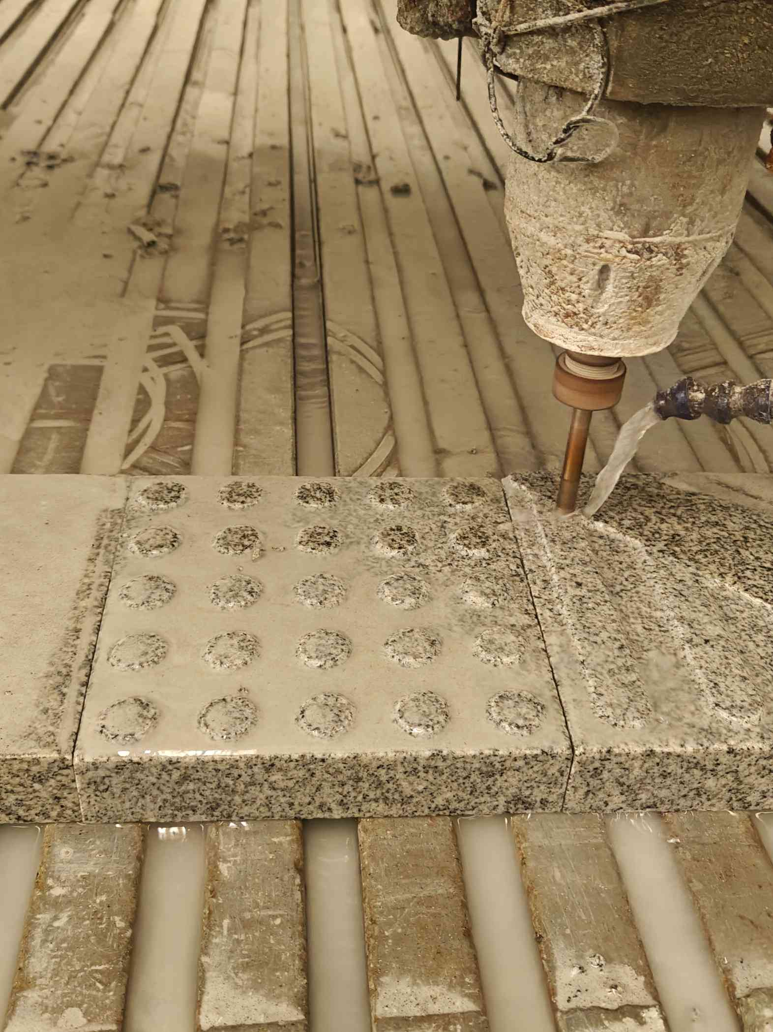 眉山 芝麻白花岗岩石材盲人石、盲道石、盲点石