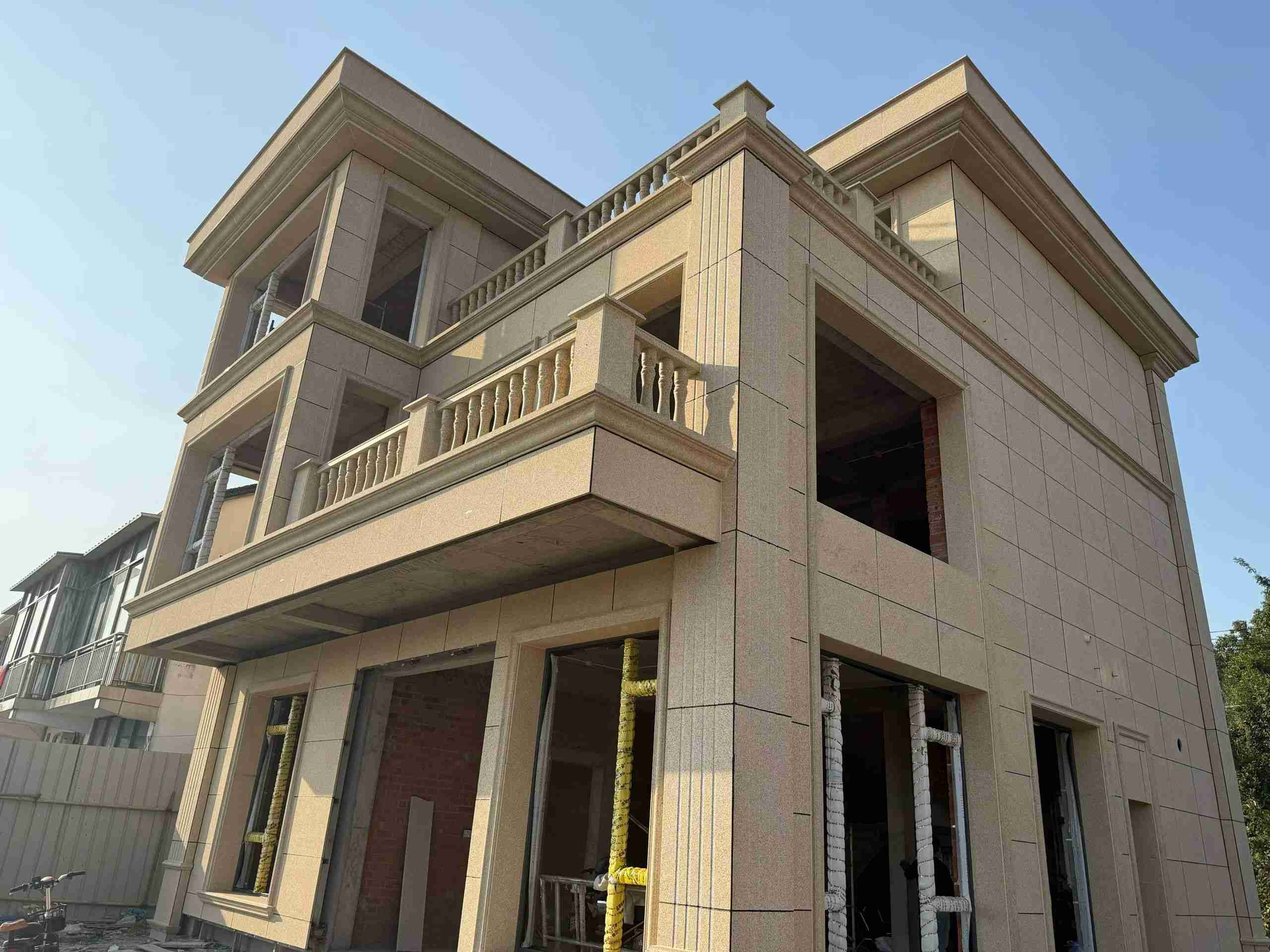 眉山 黄金麻花岗岩石材荔枝面外墙干挂效果展示