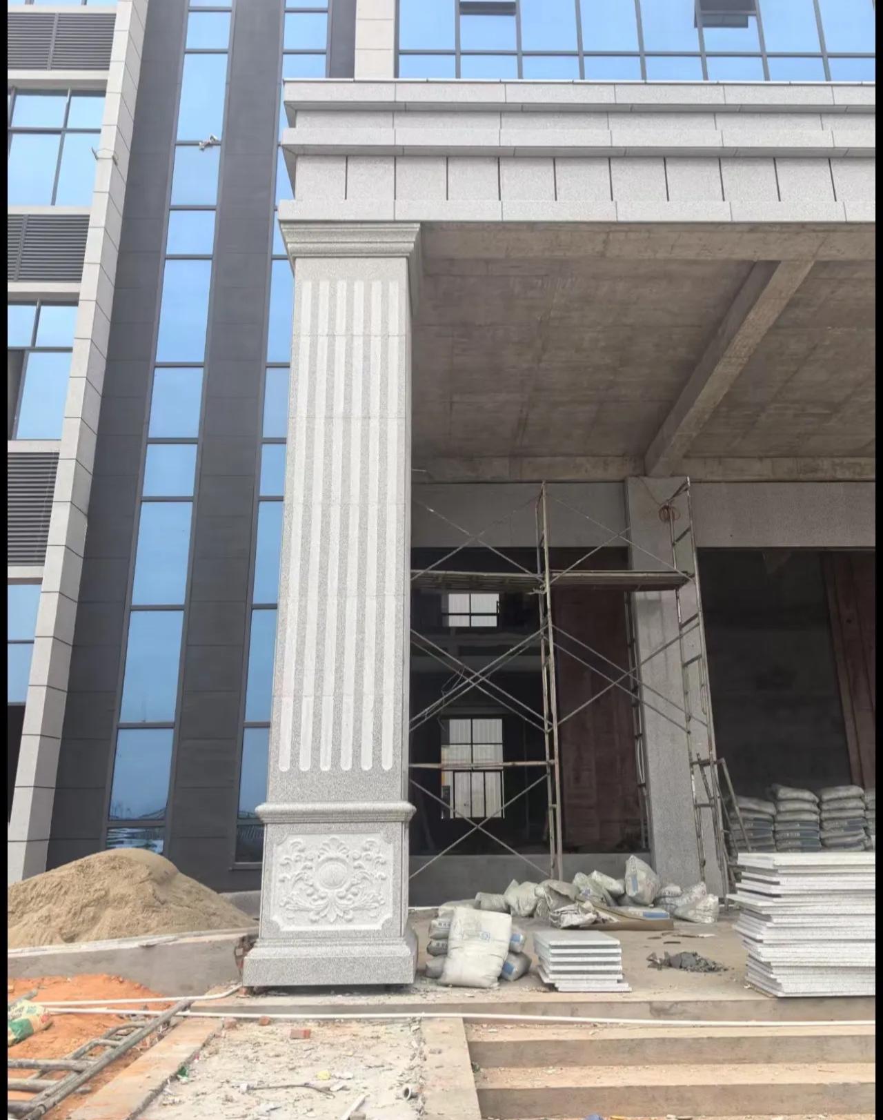 眉山 芝麻白光面花岗岩门楼大柱（罗马柱）配雕花底座