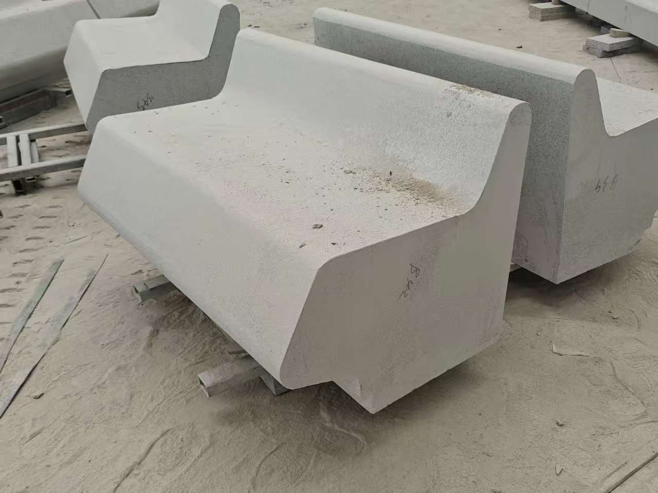 眉山 芝麻白花岗岩异形坐凳，石凳