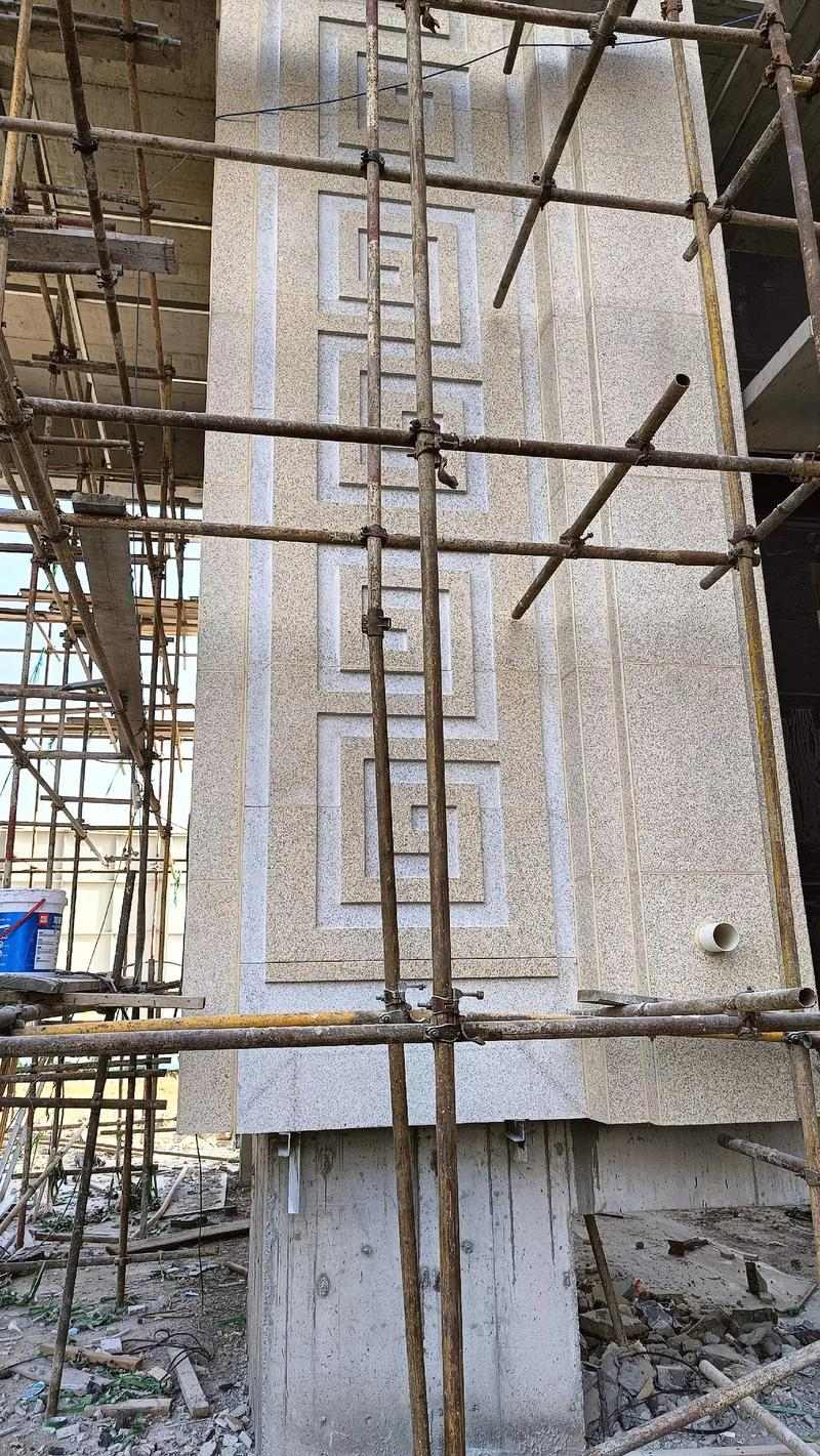 眉山 黄金麻花岗岩别墅外墙干挂回纹造型效果