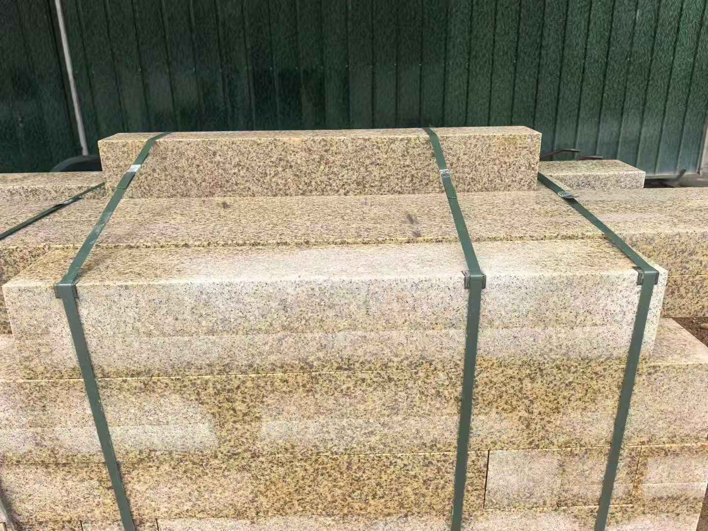 眉山 黄金麻花岗岩石材机切面栏杆料半成品