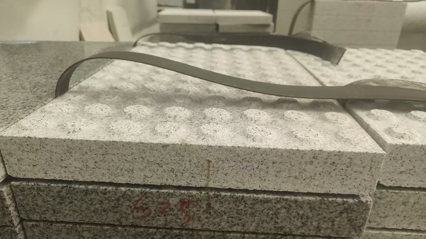 眉山 芝麻白花岗岩6.0公分荔枝面五轴加工雕刻盲点