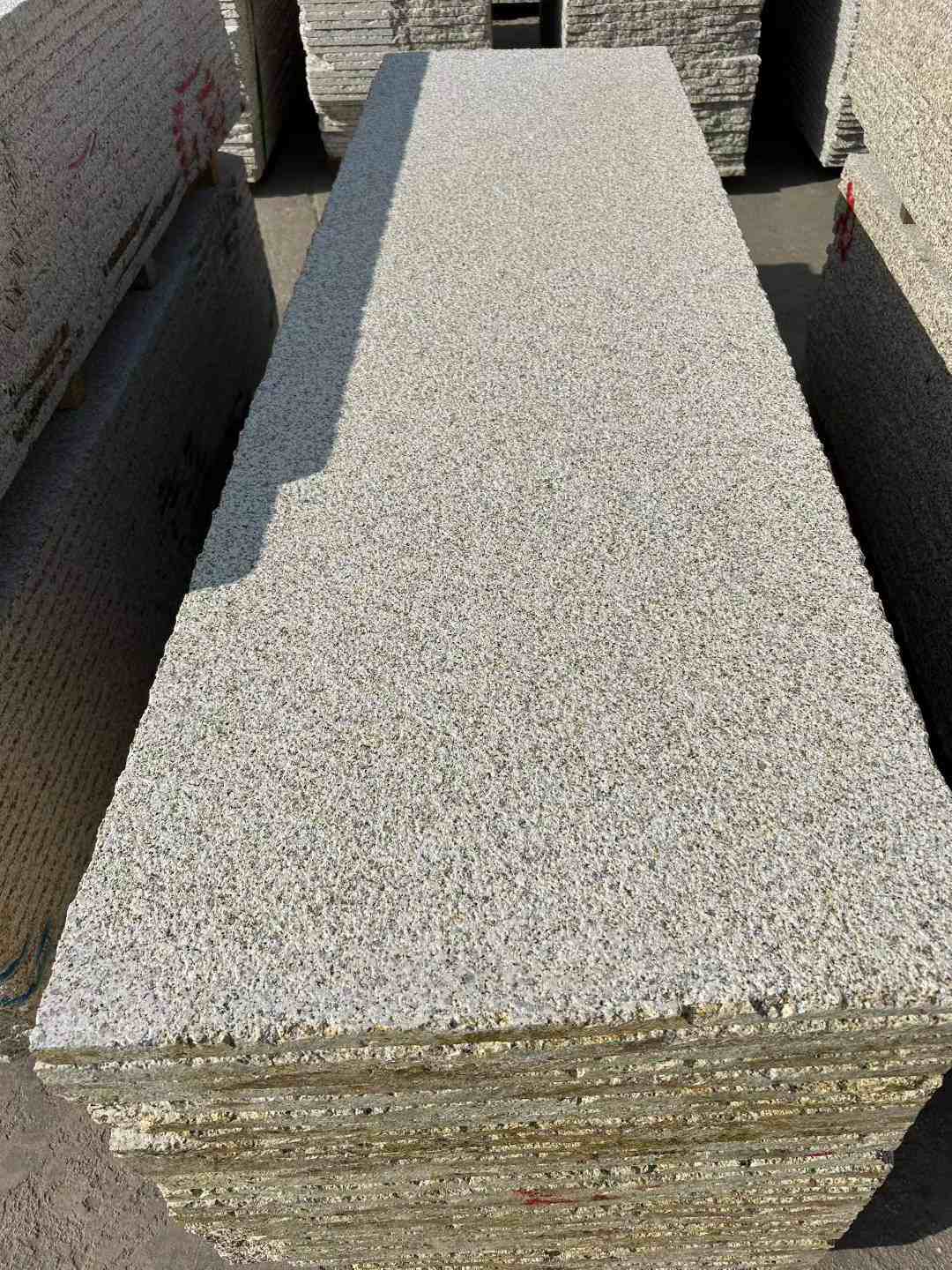 眉山 黄金麻花岗岩荔枝面毛板，半成品