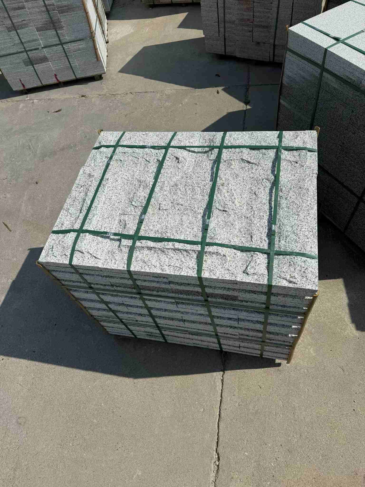 眉山 白麻花岗岩石材自然面蘑菇石成品