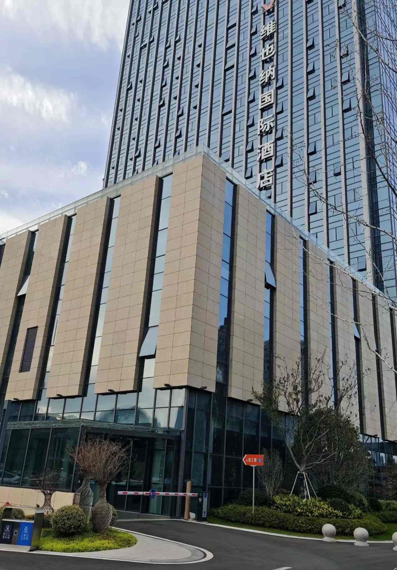 眉山 黄金麻花岗岩外墙干挂