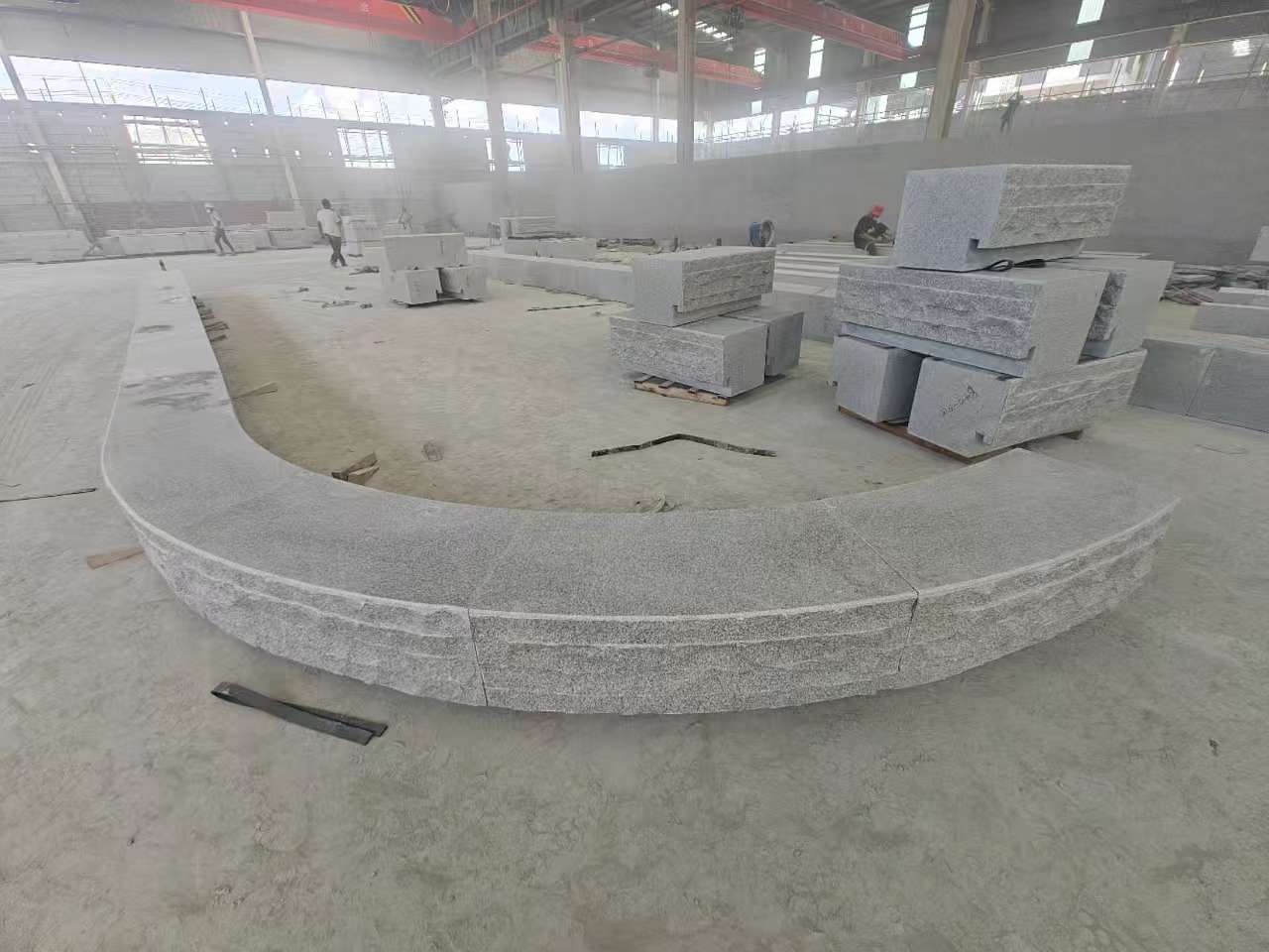 眉山 芝麻白异形坐凳，自然面光面弧形加工